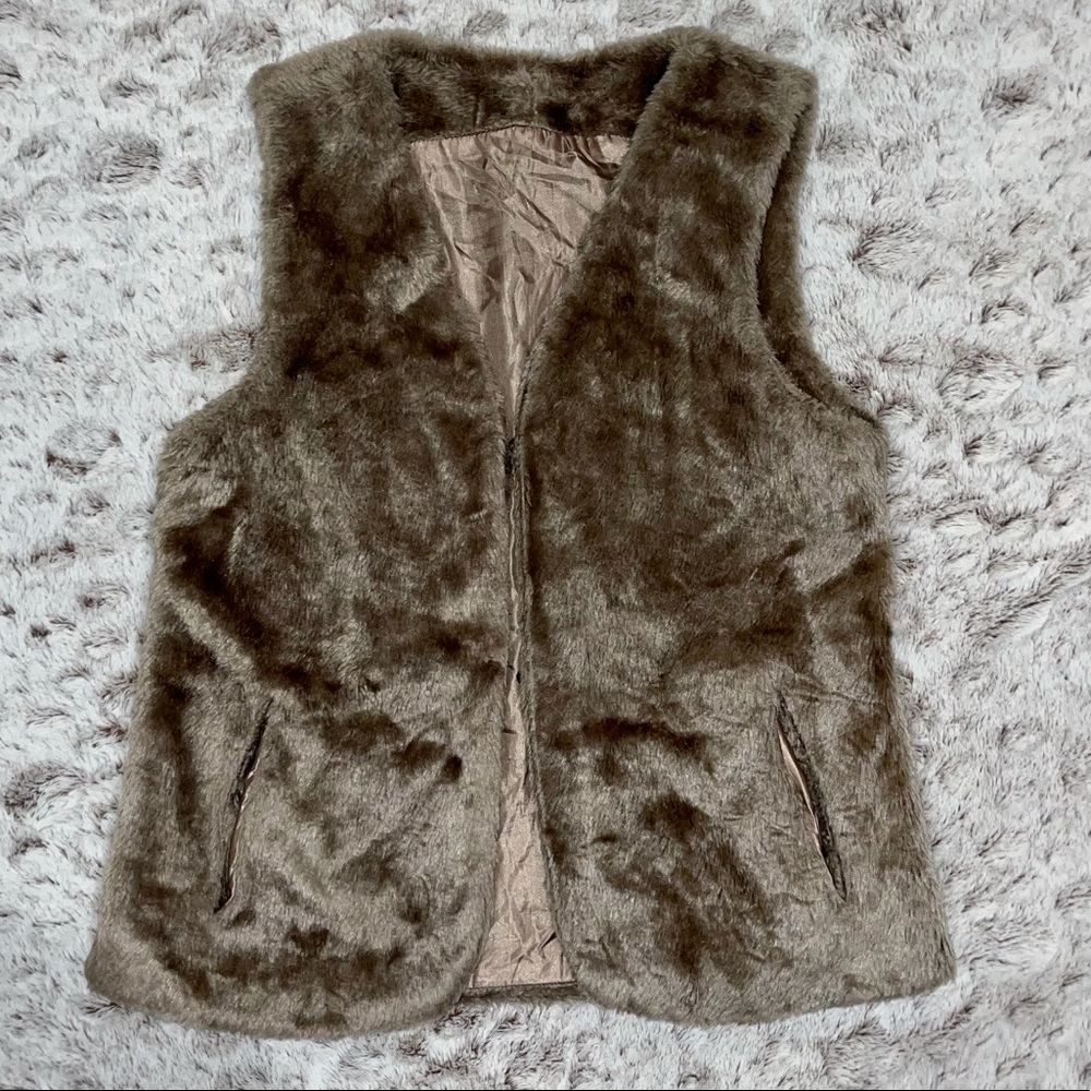 • H and H • faux fur vest - taupe
